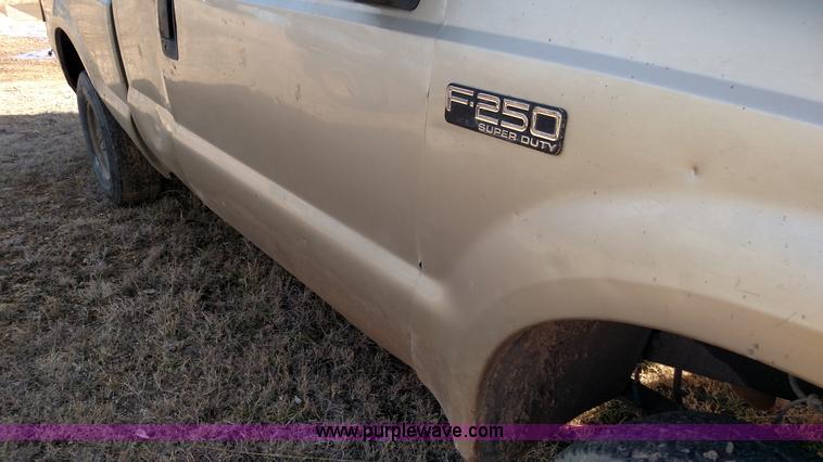 image for item L6109 2001 Ford F250 Super Duty SuperCab pickup truck