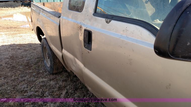 image for item L6109 2001 Ford F250 Super Duty SuperCab pickup truck