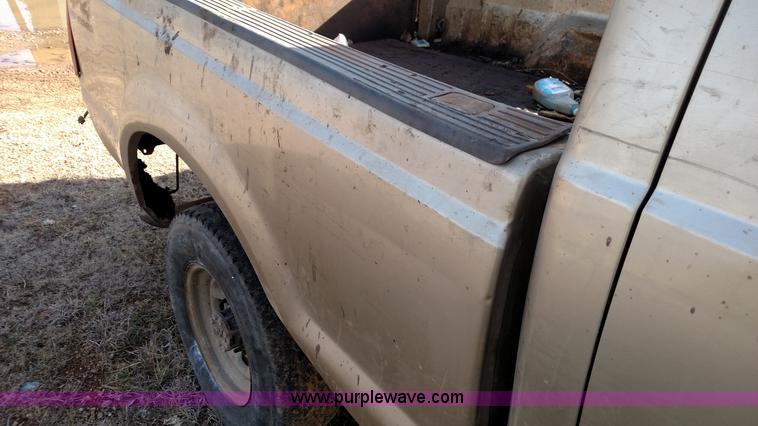 image for item L6109 2001 Ford F250 Super Duty SuperCab pickup truck