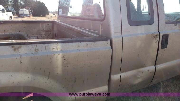 image for item L6109 2001 Ford F250 Super Duty SuperCab pickup truck