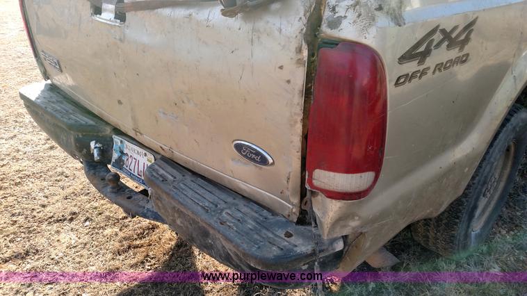 image for item L6109 2001 Ford F250 Super Duty SuperCab pickup truck