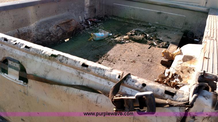 image for item L6109 2001 Ford F250 Super Duty SuperCab pickup truck