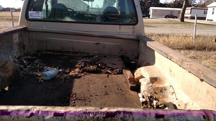 image for item L6109 2001 Ford F250 Super Duty SuperCab pickup truck