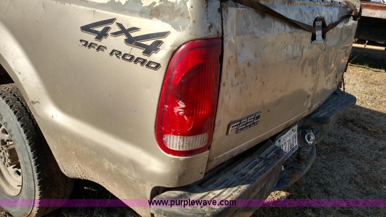 image for item L6109 2001 Ford F250 Super Duty SuperCab pickup truck