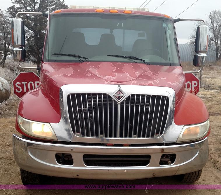 image for item L6112 2004 International DuraStar 4300 rollback truck