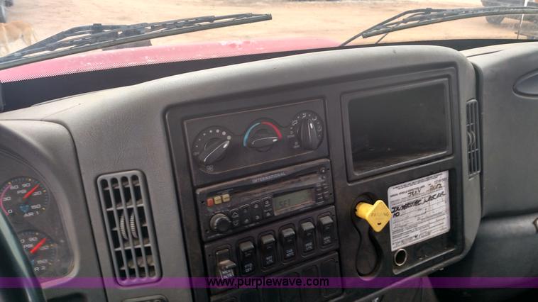 image for item L6112 2004 International DuraStar 4300 rollback truck