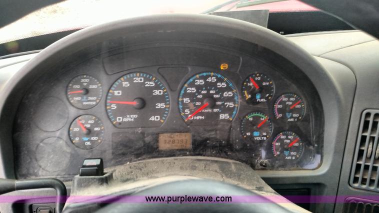 image for item L6112 2004 International DuraStar 4300 rollback truck