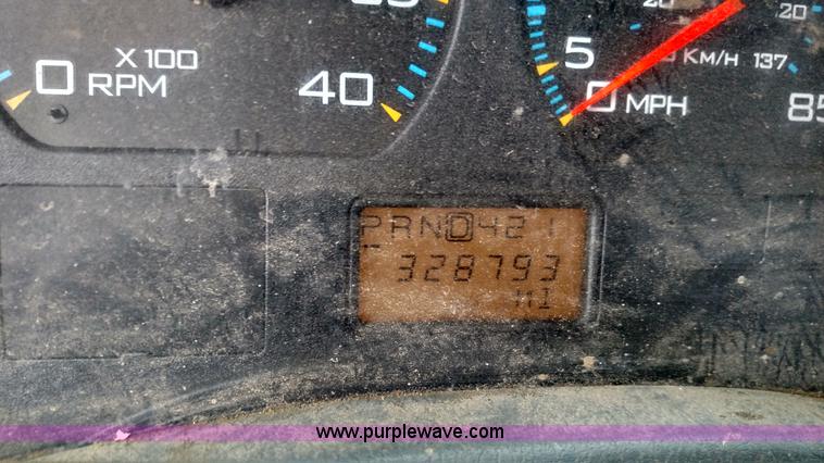 image for item L6112 2004 International DuraStar 4300 rollback truck