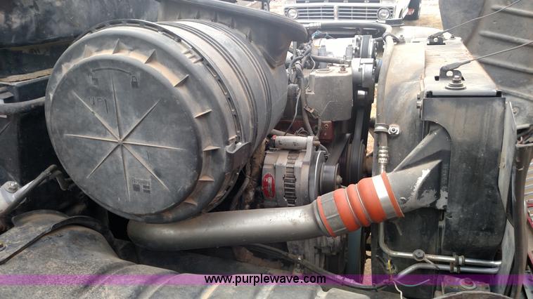 image for item L6112 2004 International DuraStar 4300 rollback truck