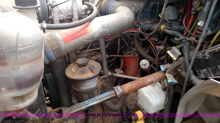 image for item L6112 2004 International DuraStar 4300 rollback truck