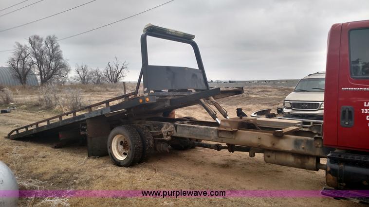 image for item L6112 2004 International DuraStar 4300 rollback truck