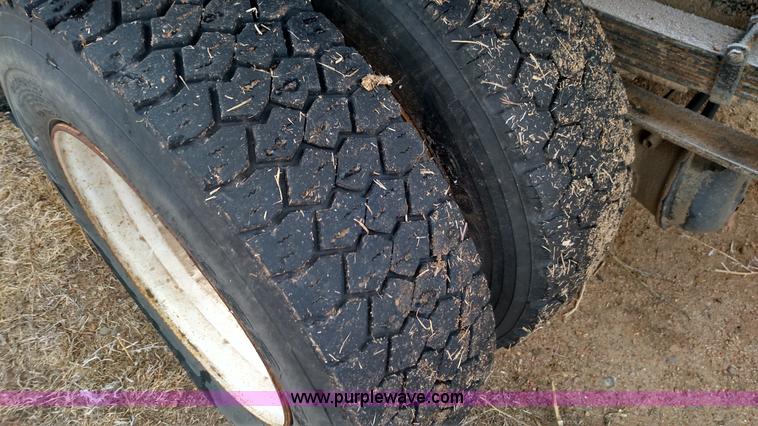 image for item L6112 2004 International DuraStar 4300 rollback truck