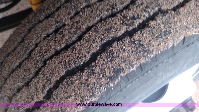 image for item L6112 2004 International DuraStar 4300 rollback truck