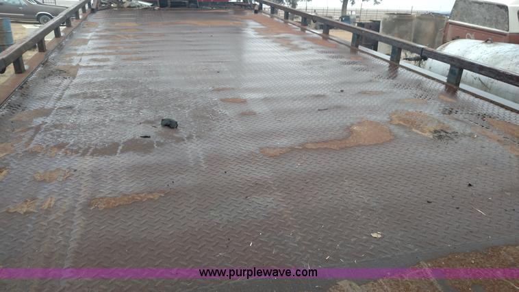 image for item L6112 2004 International DuraStar 4300 rollback truck