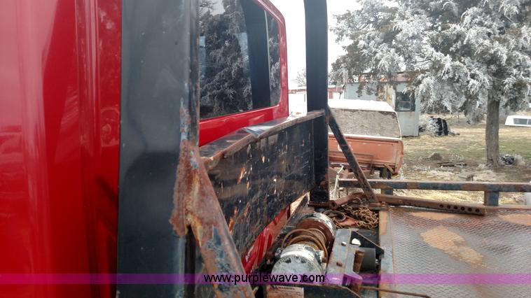 image for item L6112 2004 International DuraStar 4300 rollback truck