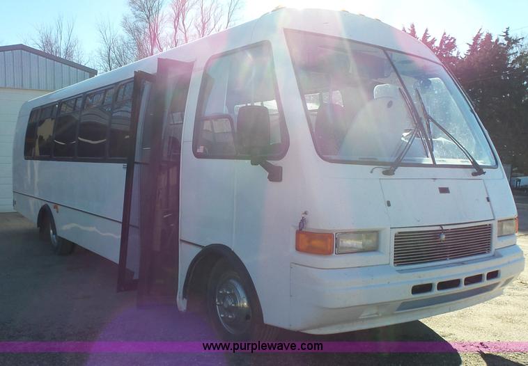 image for item L6210 1997 Freightliner Champion school bus