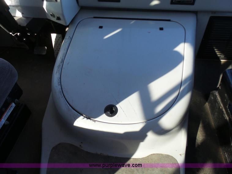 image for item L6210 1997 Freightliner Champion school bus