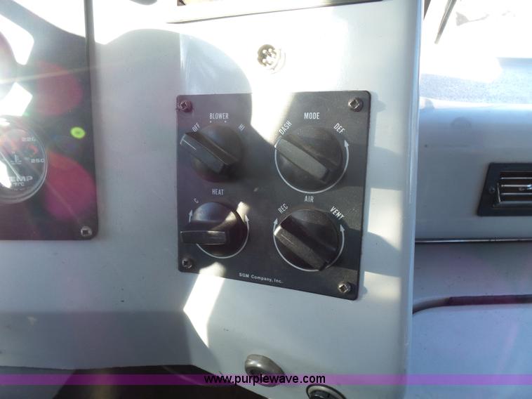 image for item L6210 1997 Freightliner Champion school bus