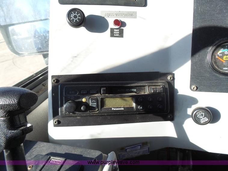 image for item L6210 1997 Freightliner Champion school bus