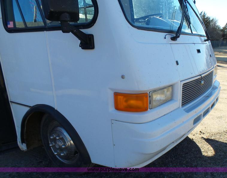 image for item L6210 1997 Freightliner Champion school bus