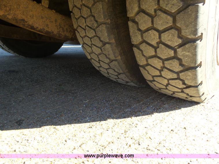 image for item L6210 1997 Freightliner Champion school bus