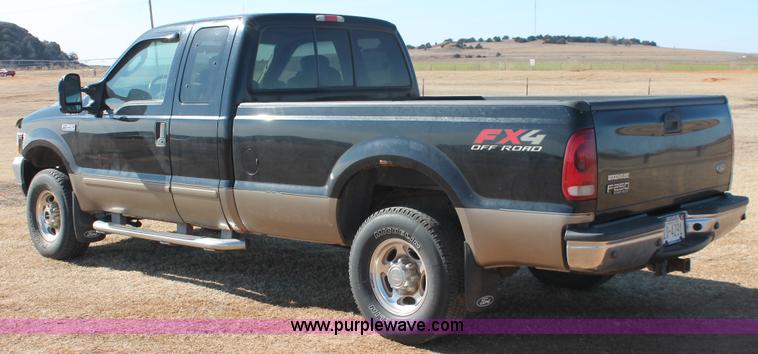 image for item L6785 2003 Ford F250 Super Duty Lariat SuperCab pickup truck