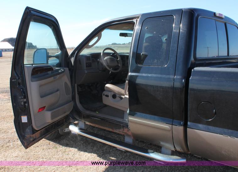 image for item L6785 2003 Ford F250 Super Duty Lariat SuperCab pickup truck