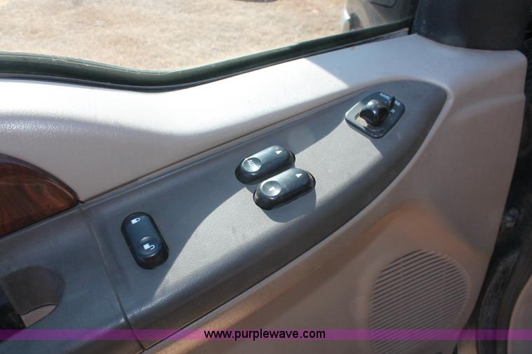 image for item L6785 2003 Ford F250 Super Duty Lariat SuperCab pickup truck