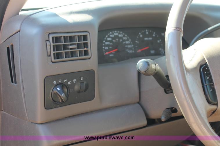 image for item L6785 2003 Ford F250 Super Duty Lariat SuperCab pickup truck