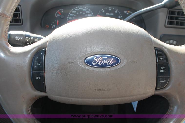 image for item L6785 2003 Ford F250 Super Duty Lariat SuperCab pickup truck