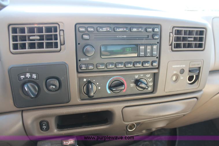 image for item L6785 2003 Ford F250 Super Duty Lariat SuperCab pickup truck