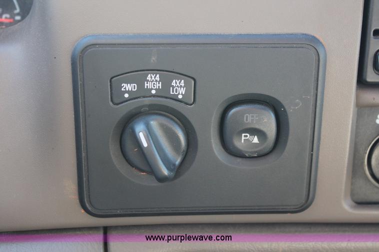 image for item L6785 2003 Ford F250 Super Duty Lariat SuperCab pickup truck