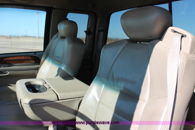 image for item L6785 2003 Ford F250 Super Duty Lariat SuperCab pickup truck