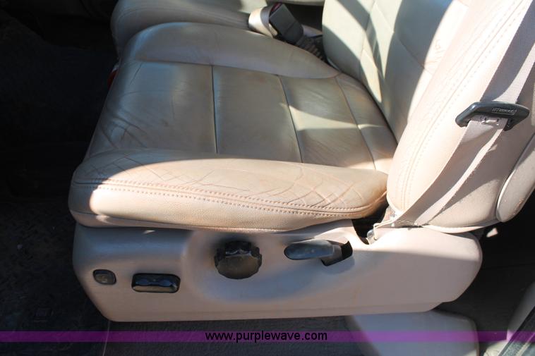 image for item L6785 2003 Ford F250 Super Duty Lariat SuperCab pickup truck