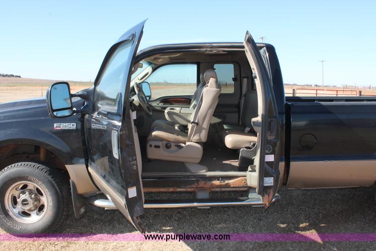 image for item L6785 2003 Ford F250 Super Duty Lariat SuperCab pickup truck