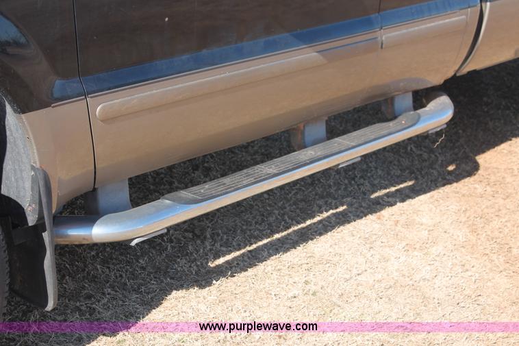 image for item L6785 2003 Ford F250 Super Duty Lariat SuperCab pickup truck