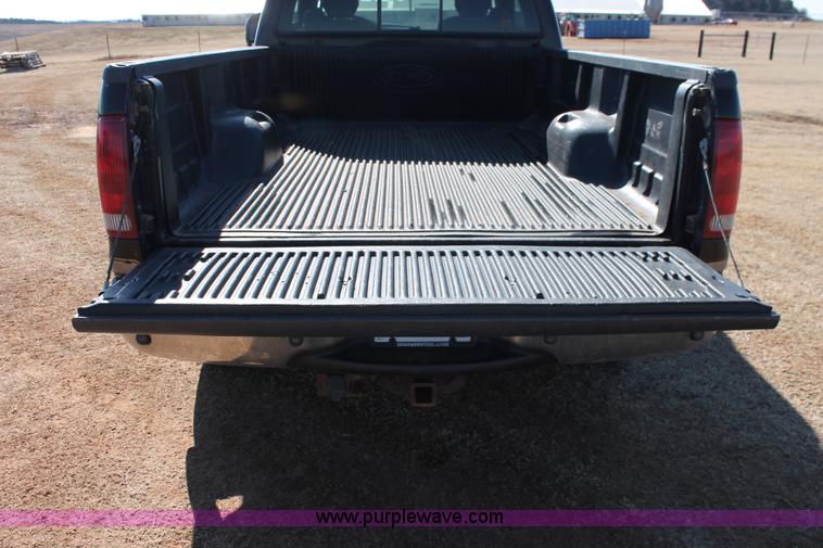 image for item L6785 2003 Ford F250 Super Duty Lariat SuperCab pickup truck