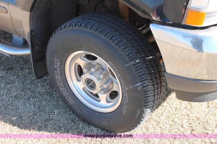 image for item L6785 2003 Ford F250 Super Duty Lariat SuperCab pickup truck