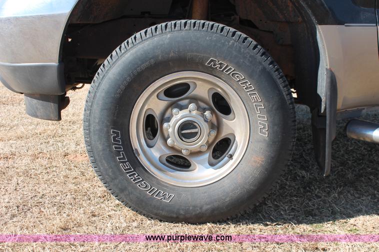 image for item L6785 2003 Ford F250 Super Duty Lariat SuperCab pickup truck