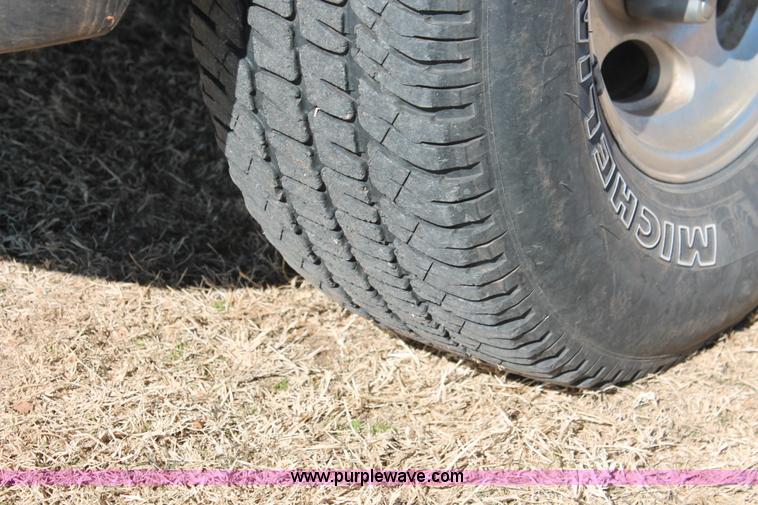 image for item L6785 2003 Ford F250 Super Duty Lariat SuperCab pickup truck