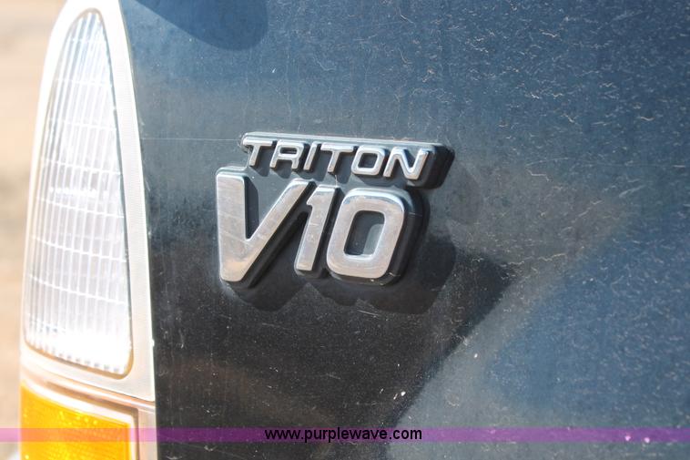 image for item L6785 2003 Ford F250 Super Duty Lariat SuperCab pickup truck