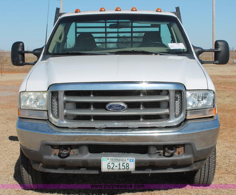 image for item L6786 2002 Ford F350 Super Duty XLT flatbed pickup truck