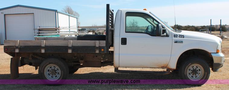 image for item L6786 2002 Ford F350 Super Duty XLT flatbed pickup truck