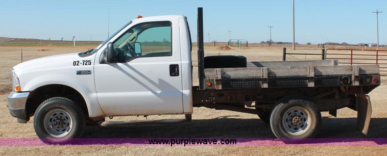 image for item L6786 2002 Ford F350 Super Duty XLT flatbed pickup truck
