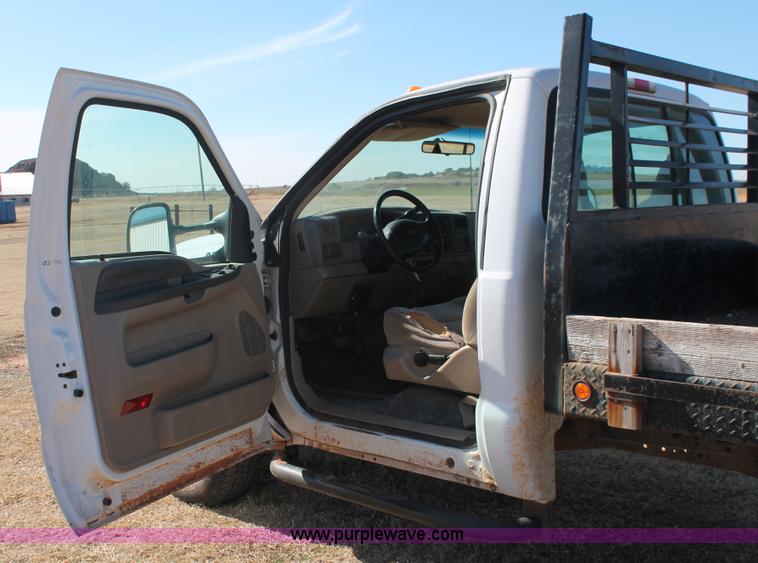 image for item L6786 2002 Ford F350 Super Duty XLT flatbed pickup truck