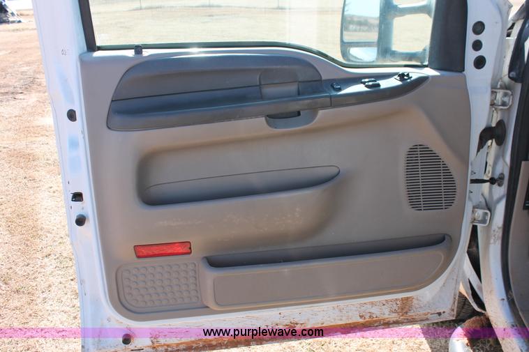 image for item L6786 2002 Ford F350 Super Duty XLT flatbed pickup truck