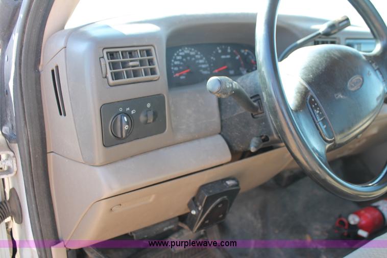 image for item L6786 2002 Ford F350 Super Duty XLT flatbed pickup truck