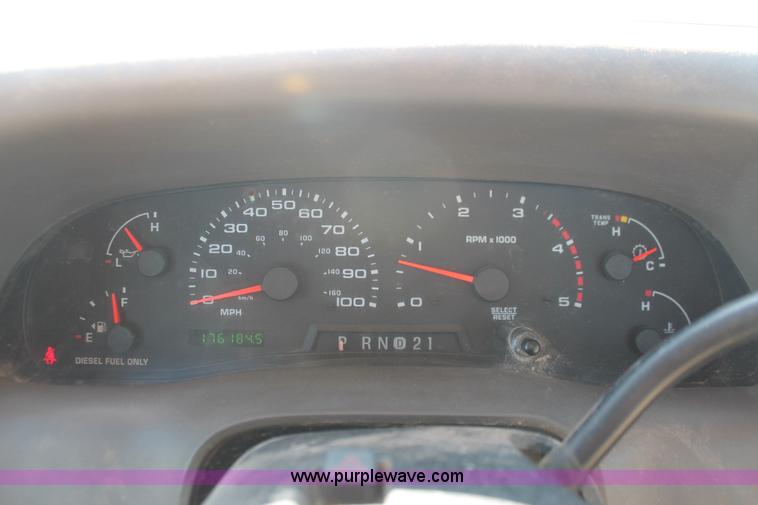 image for item L6786 2002 Ford F350 Super Duty XLT flatbed pickup truck