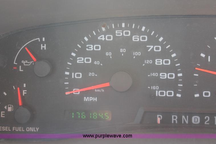 image for item L6786 2002 Ford F350 Super Duty XLT flatbed pickup truck