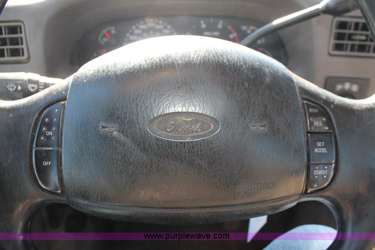 image for item L6786 2002 Ford F350 Super Duty XLT flatbed pickup truck